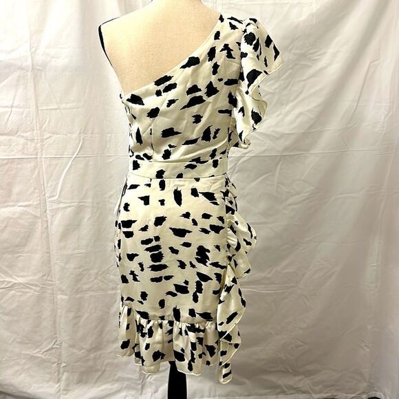 Never fully dressed animal print satin. New size M - Picture 3 of 12